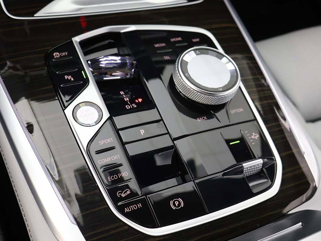 Used 2024 BMW X7 xDrive40i w/ Executive Package image 57