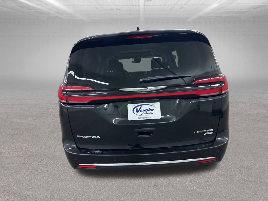 Used 2022 Chrysler Pacifica Limited w/ Uconnect Theater Family Group image 11