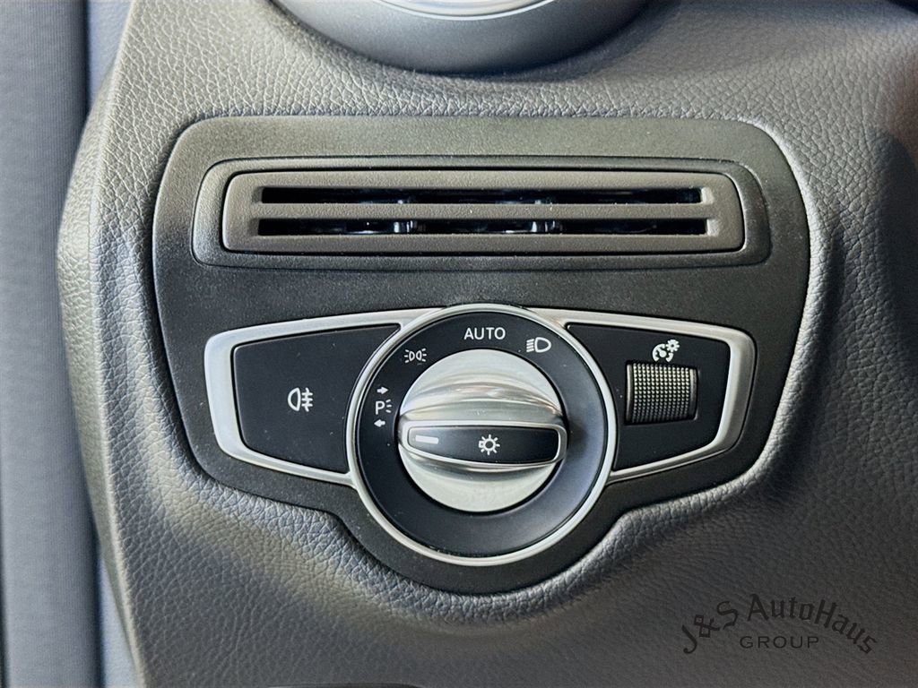 Used 2022 Mercedes-Benz GLC 300 GLC 300 image 10