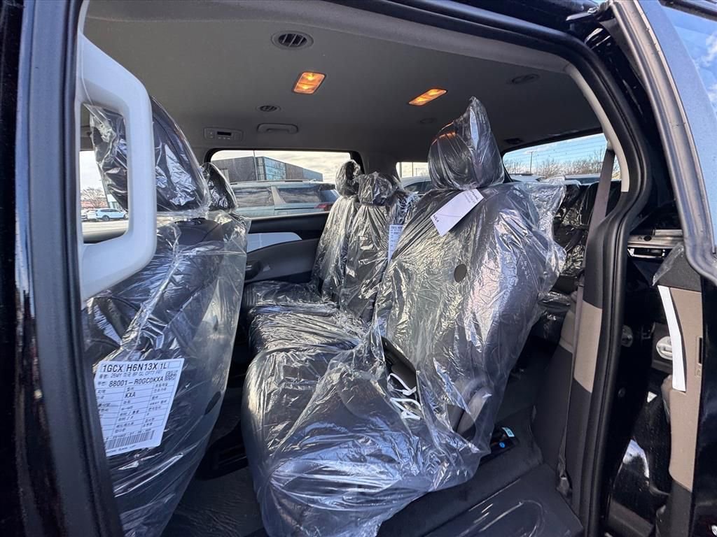 New 2026 Kia Carnival FWD image 8