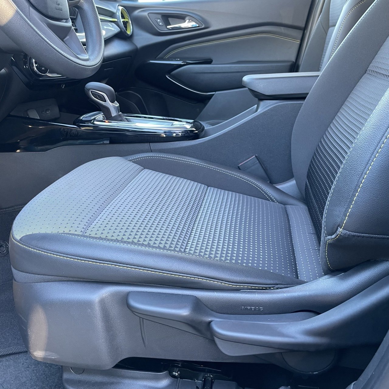 Used 2025 Chevrolet Trax LT image 22