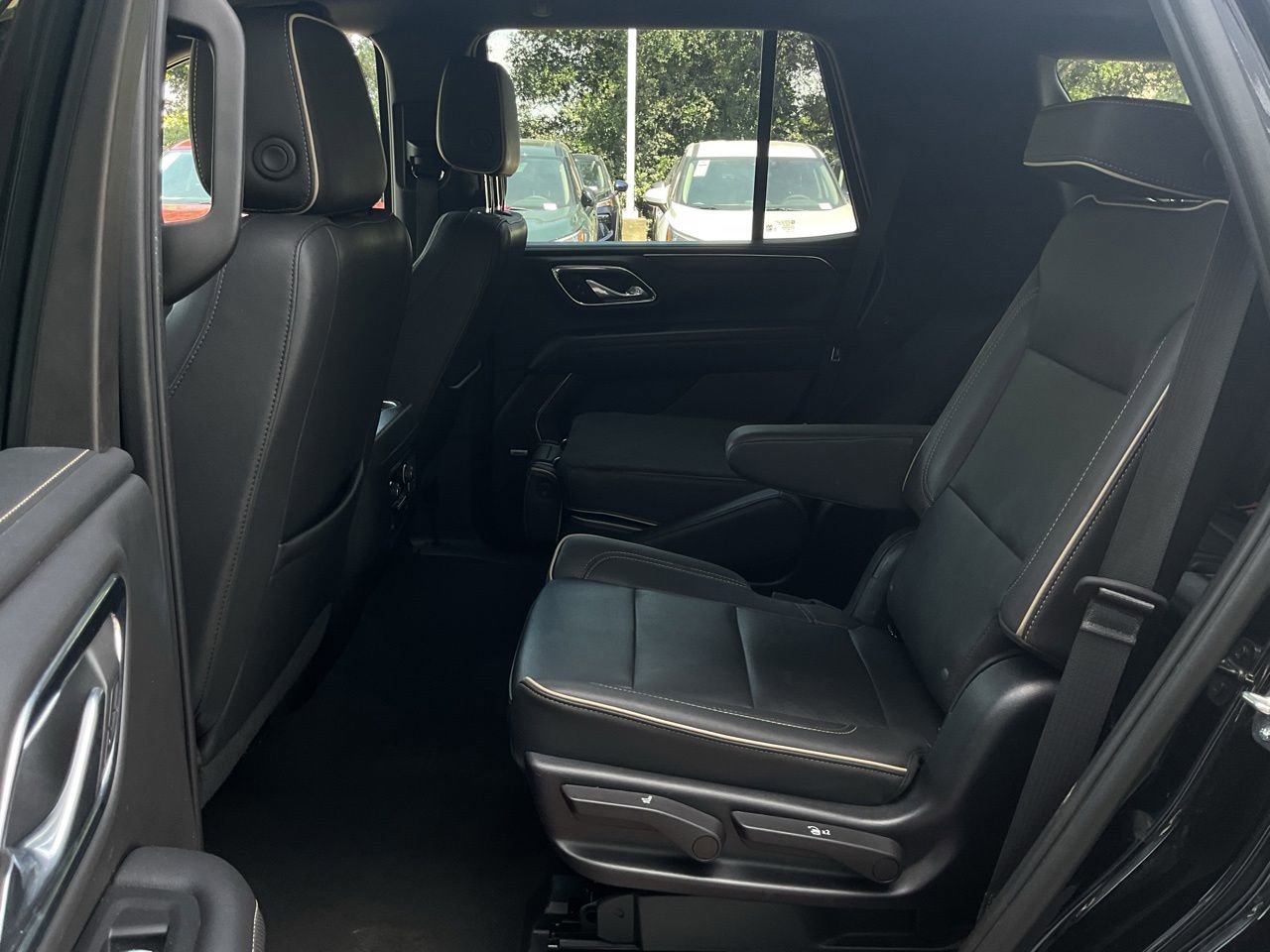 Used 2023 Chevrolet Tahoe Premier AWD/4WD image 12