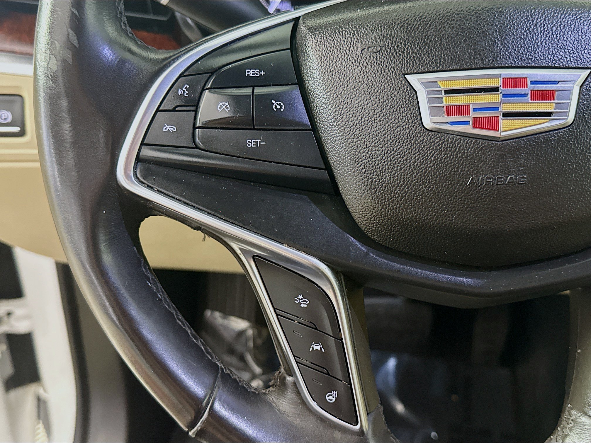 Used 2018 Cadillac XT5 Luxury w/ Driver Awareness Package FWD image 14