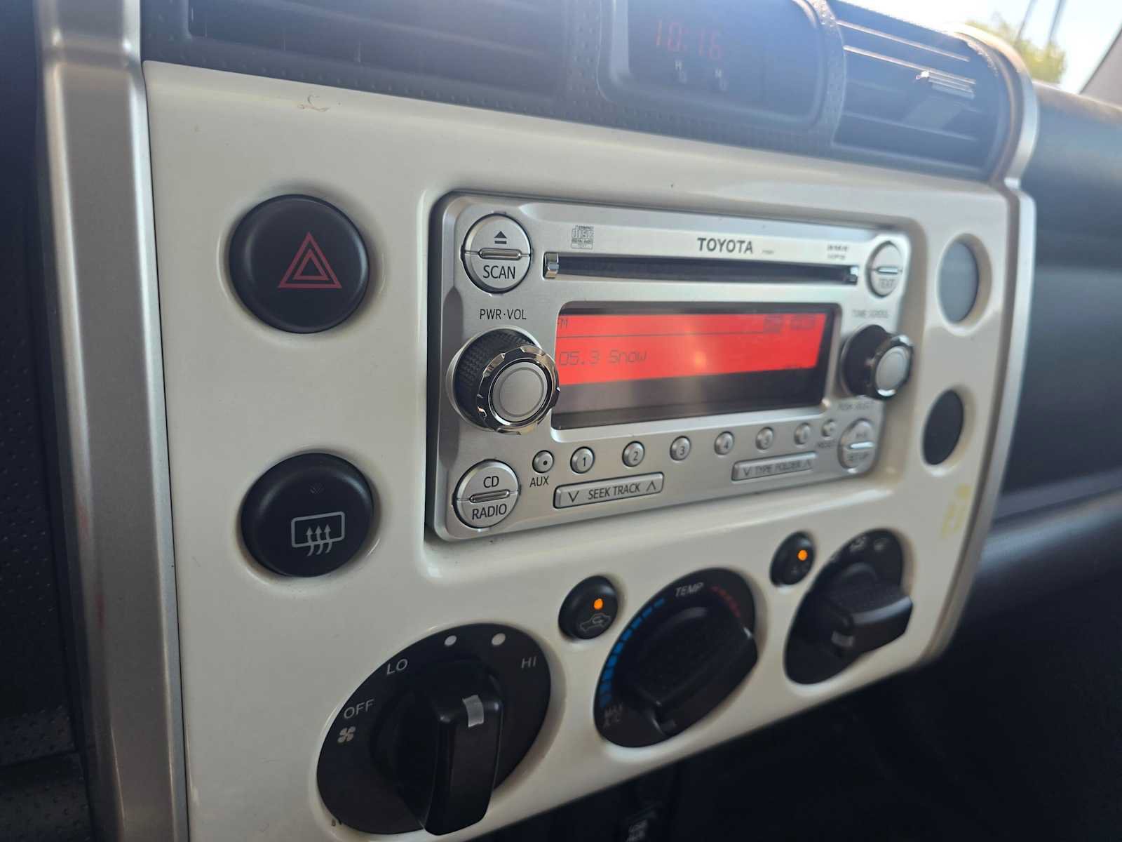 Used 2014 Toyota FJ Cruiser 4WD w/ Convenience Package image 25