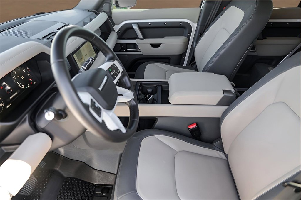 Used 2024 Land Rover Defender 110 X-Dynamic SE image 9