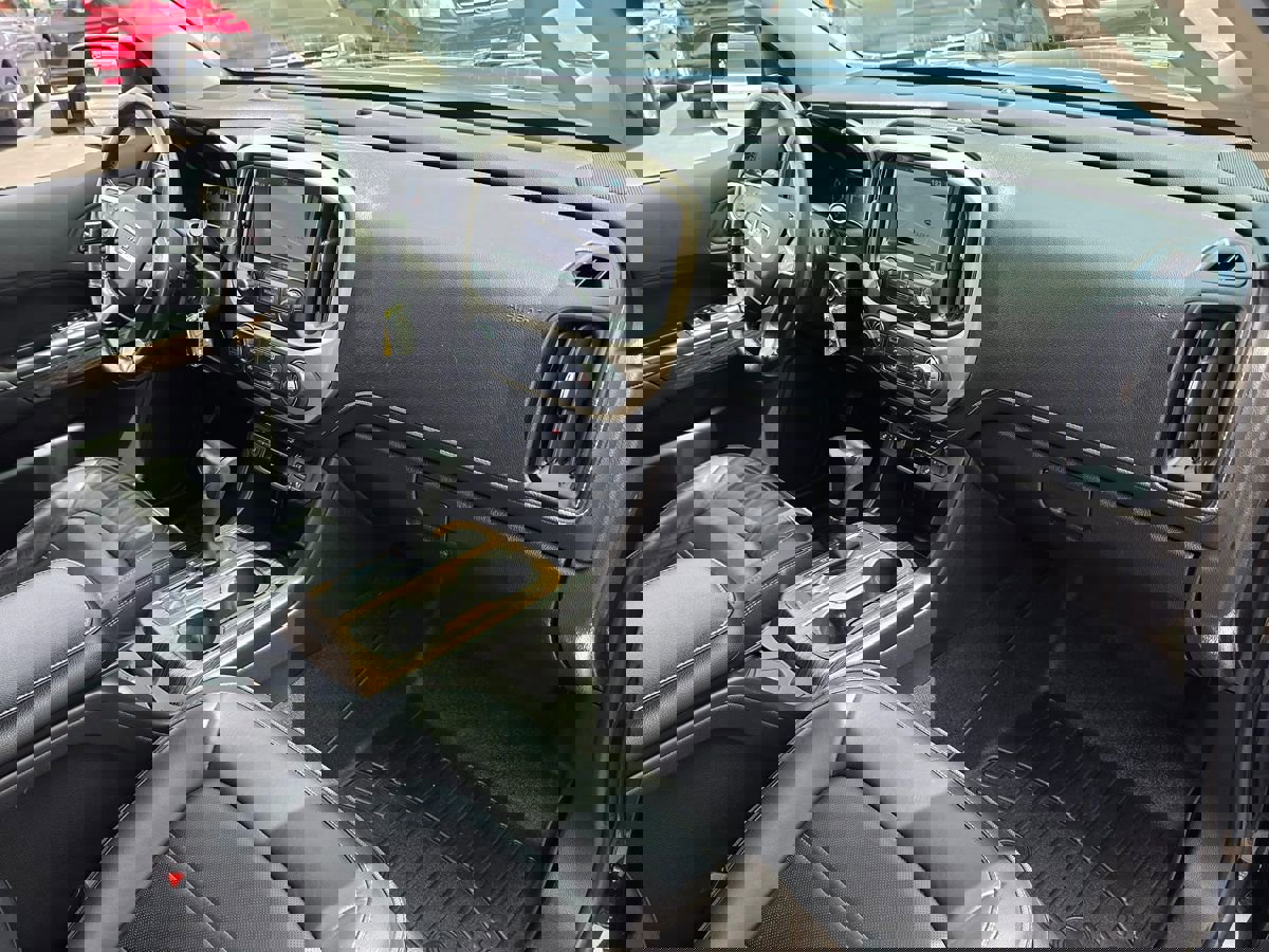 Used 2017 GMC Canyon Denali image 9