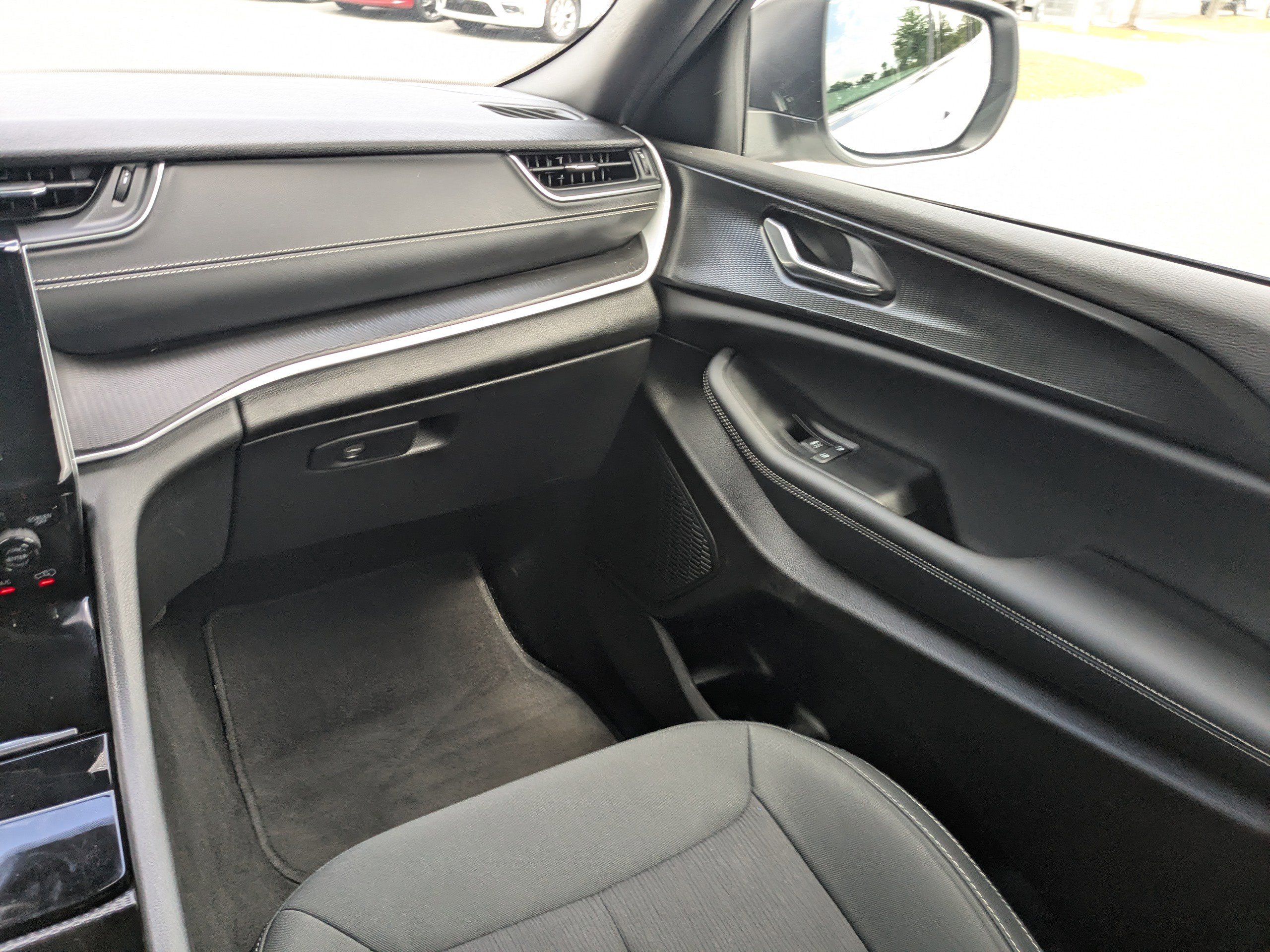 Certified 2025 Jeep Grand Cherokee L Laredo w/ Luxury Tech Group I image 15