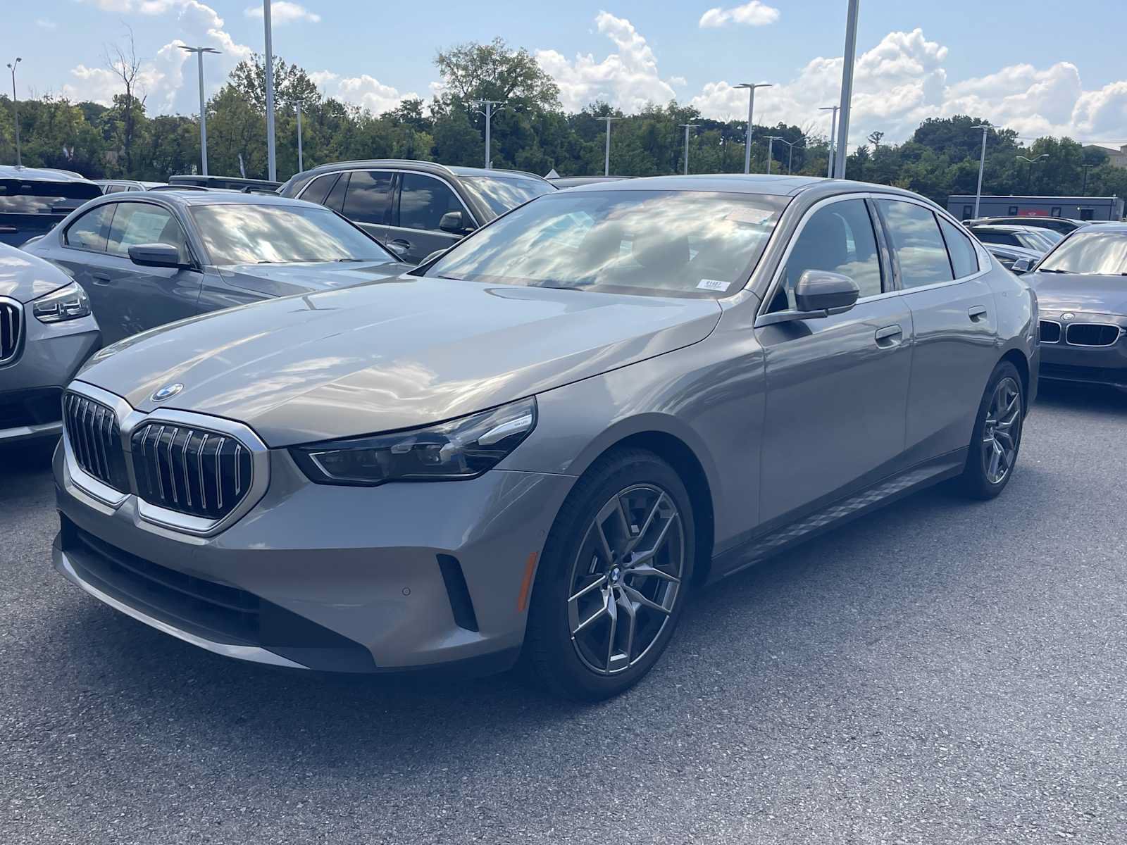 Used 2026 BMW 540i xDrive w/ Premium Package AWD/4WD image 3