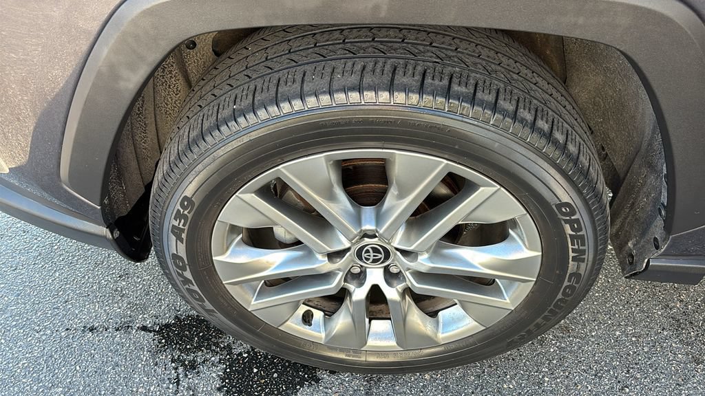 Used 2021 Toyota RAV4 XLE Premium FWD image 33