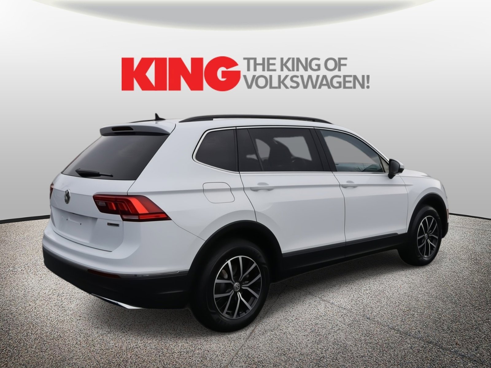 Certified 2021 Volkswagen Tiguan SE w/ Panoramic Sunroof Package image 3