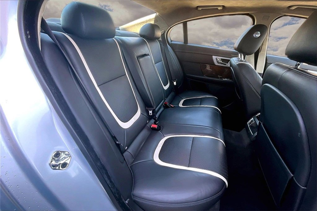 Used 2012 Jaguar XF Portfolio image 24