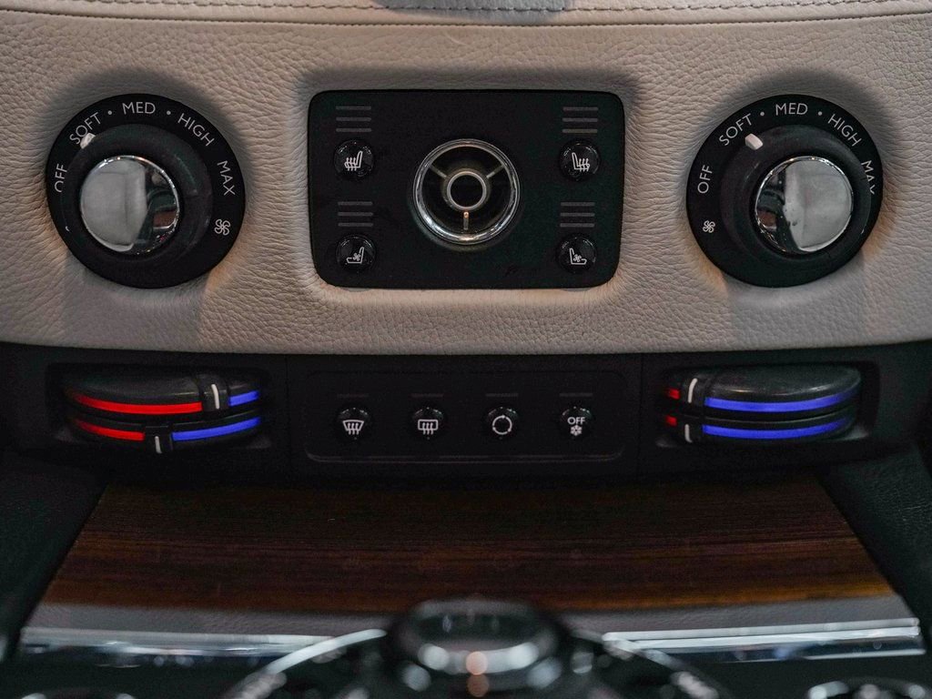 Used 2011 Rolls-Royce Ghost image 33