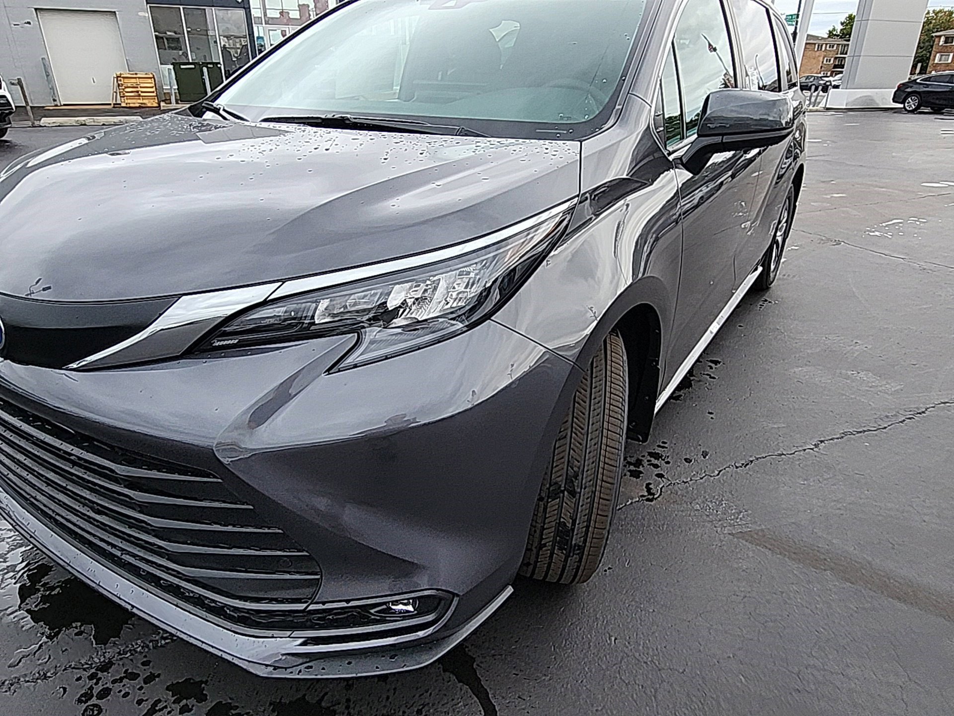 New 2025 Toyota Sienna XLE image 9
