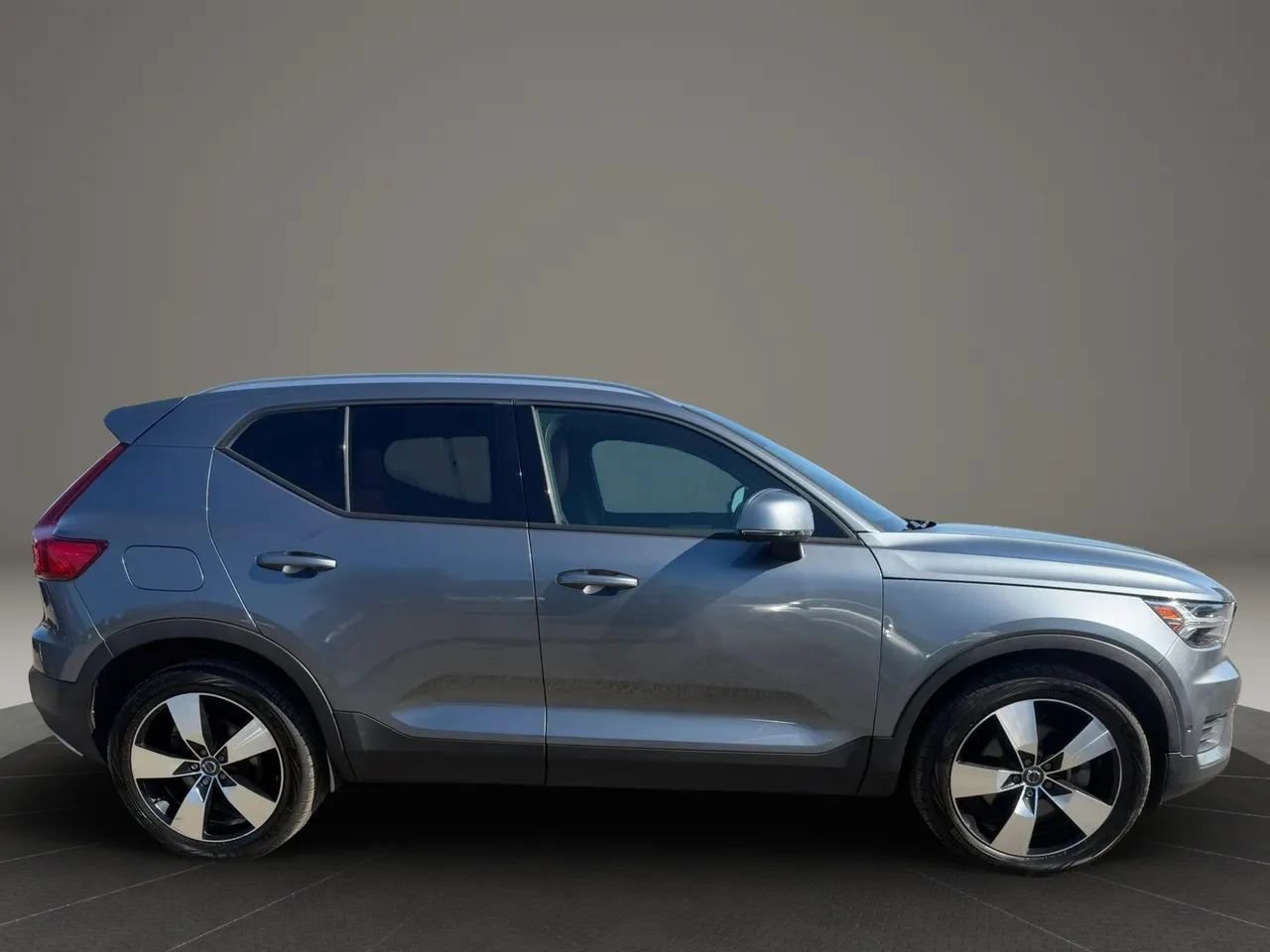 Used 2019 Volvo XC40 T5 Momentum AWD/4WD image 4