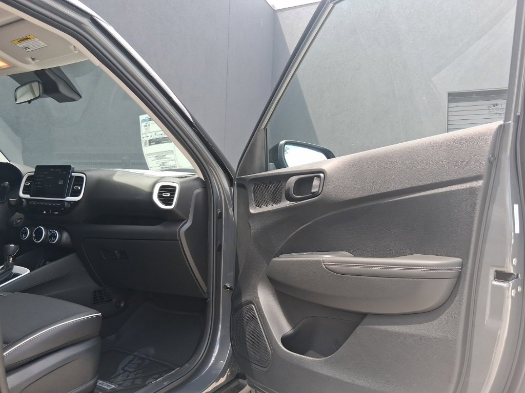 New 2025 Hyundai Venue Limited image 9