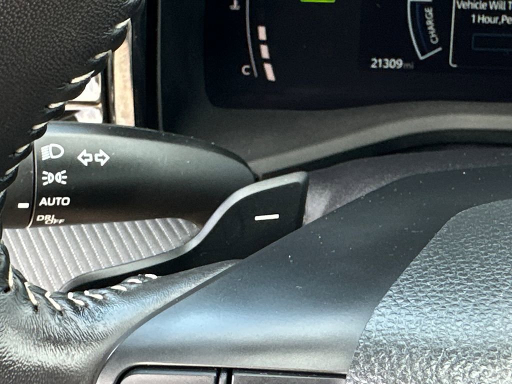 Used 2025 Toyota Camry SE image 32