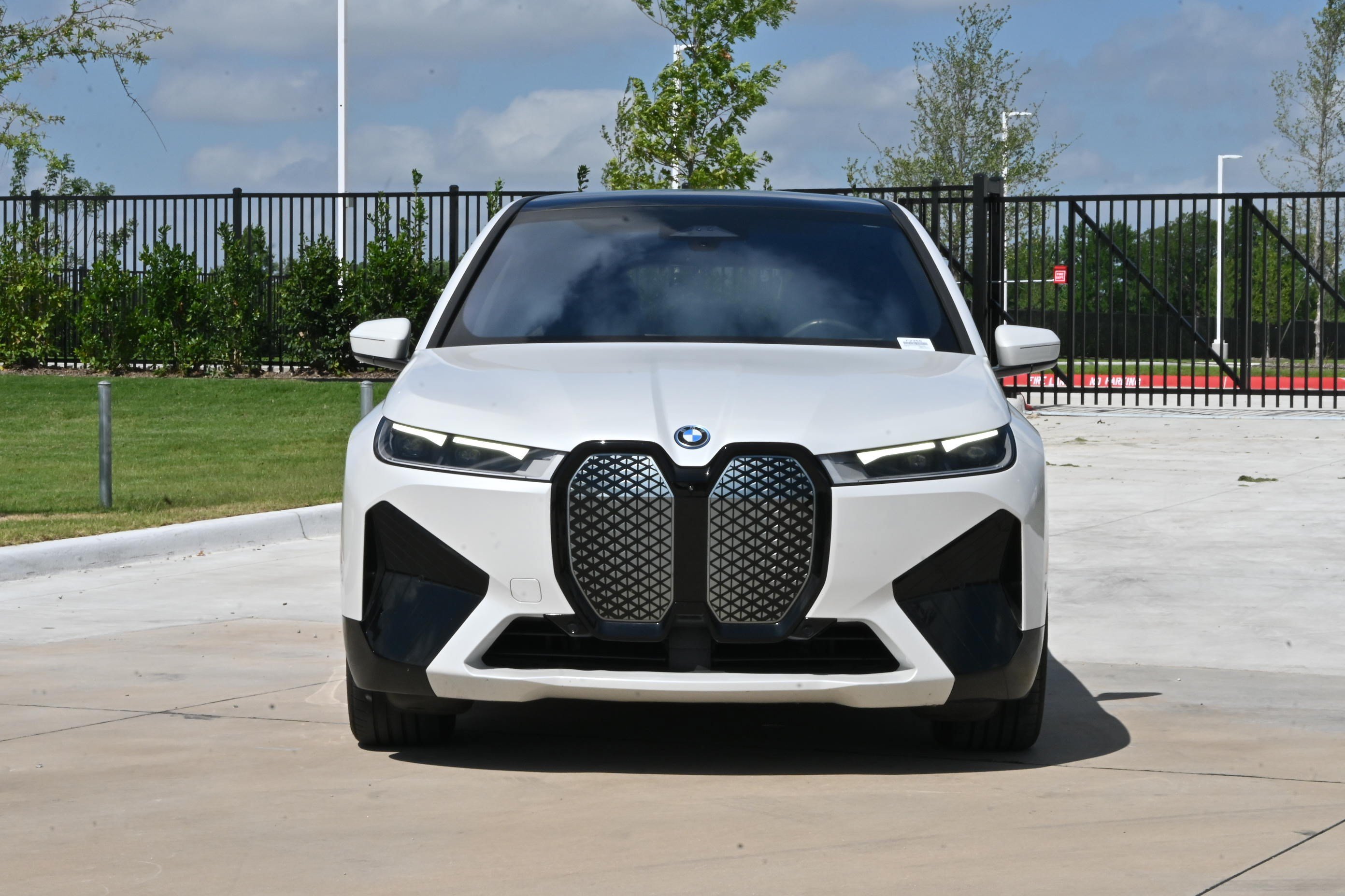 Certified 2023 BMW iX xDrive50 w/ Premium Package AWD/4WD image 3