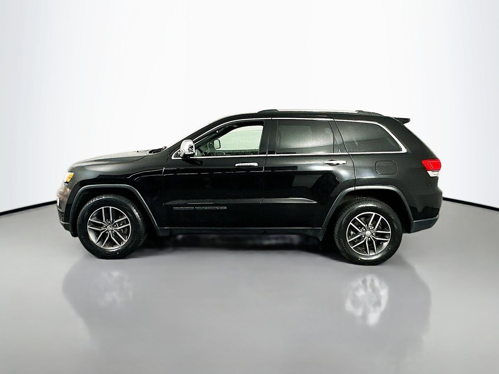 Used 2018 Jeep Grand Cherokee Limited AWD/4WD image 4