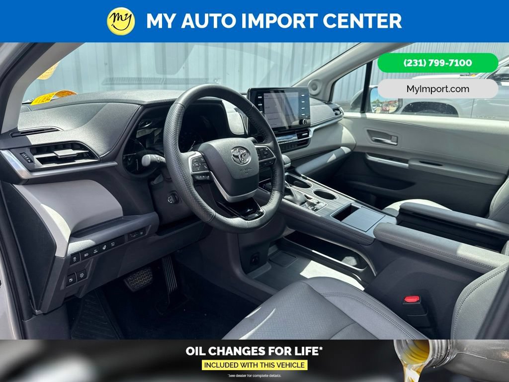 Used 2022 Toyota Sienna Limited AWD/4WD image 8