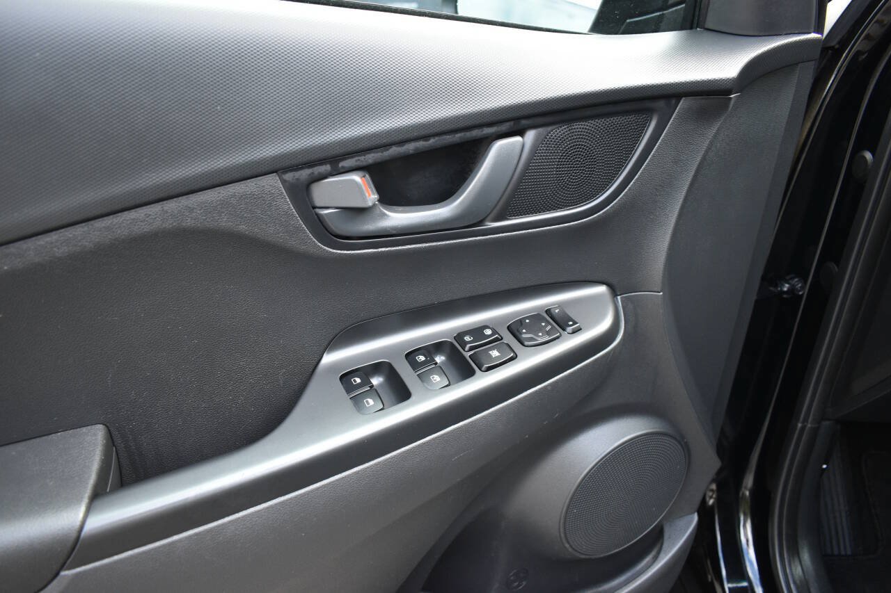 Used 2023 Hyundai Kona SEL FWD image 16