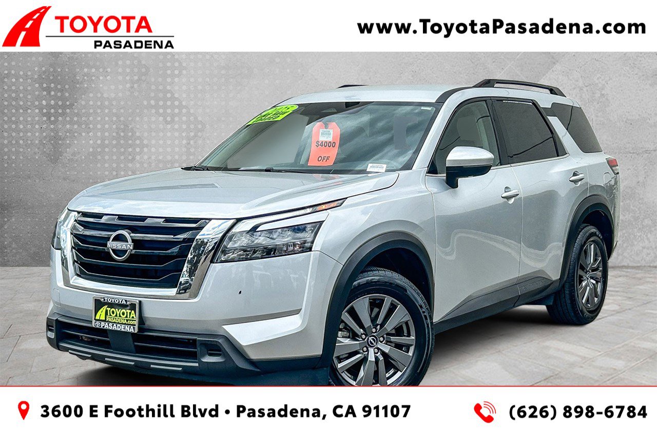 Used 2025 Nissan Pathfinder SV FWD image 1