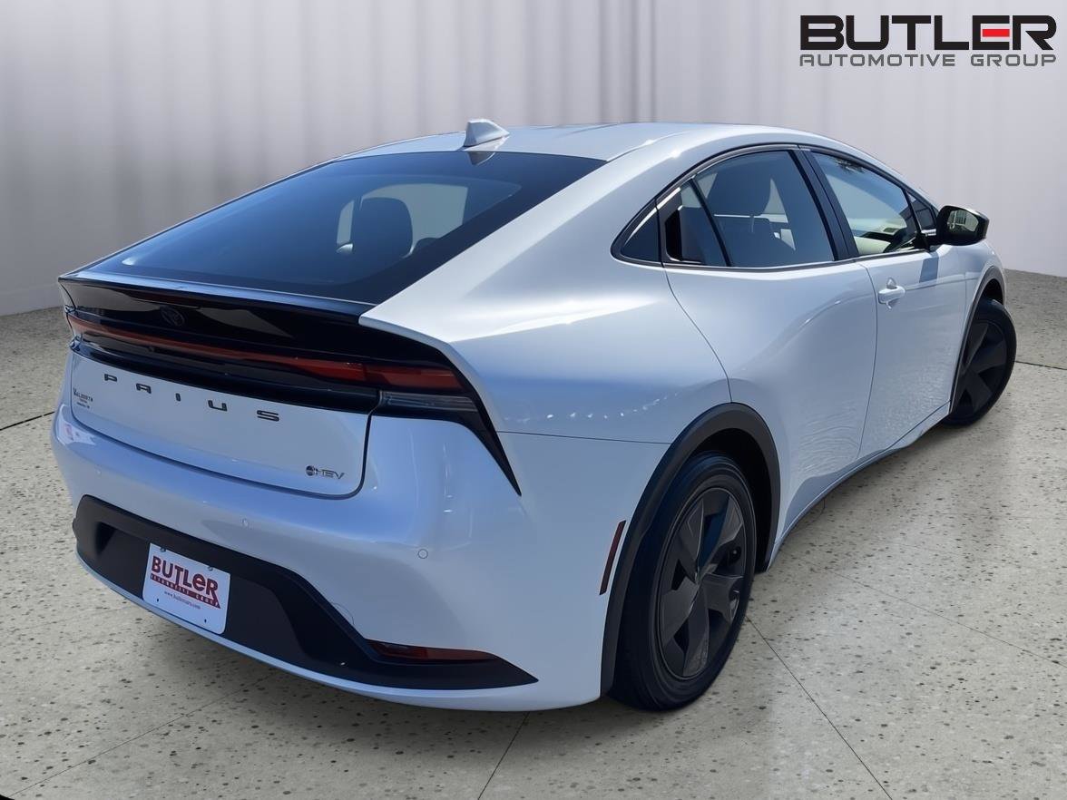 Certified 2025 Toyota Prius LE image 5