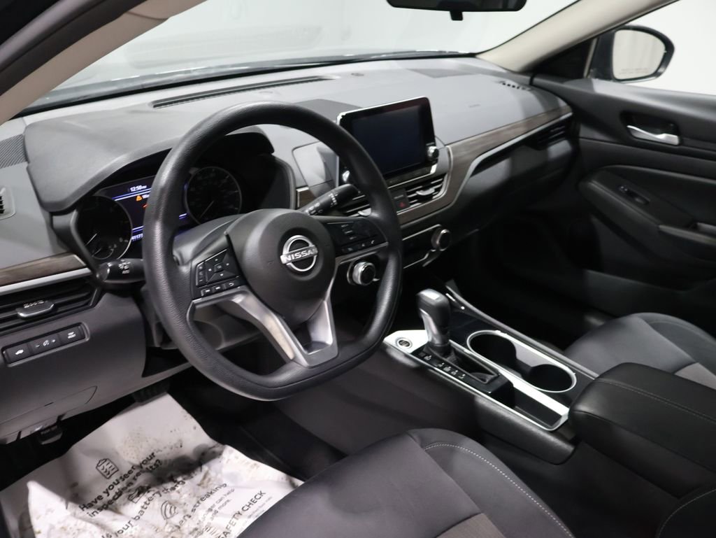 Used 2024 Nissan Altima 2.5 SV image 16