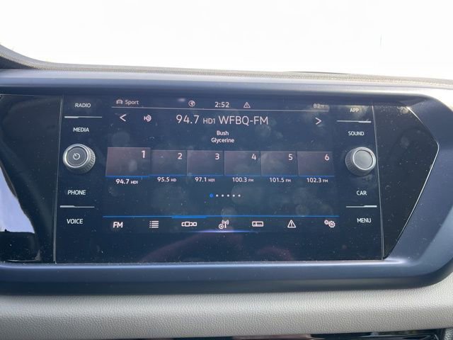 Used 2022 Volkswagen Taos SE w/ Panoramic Sunroof Package image 17