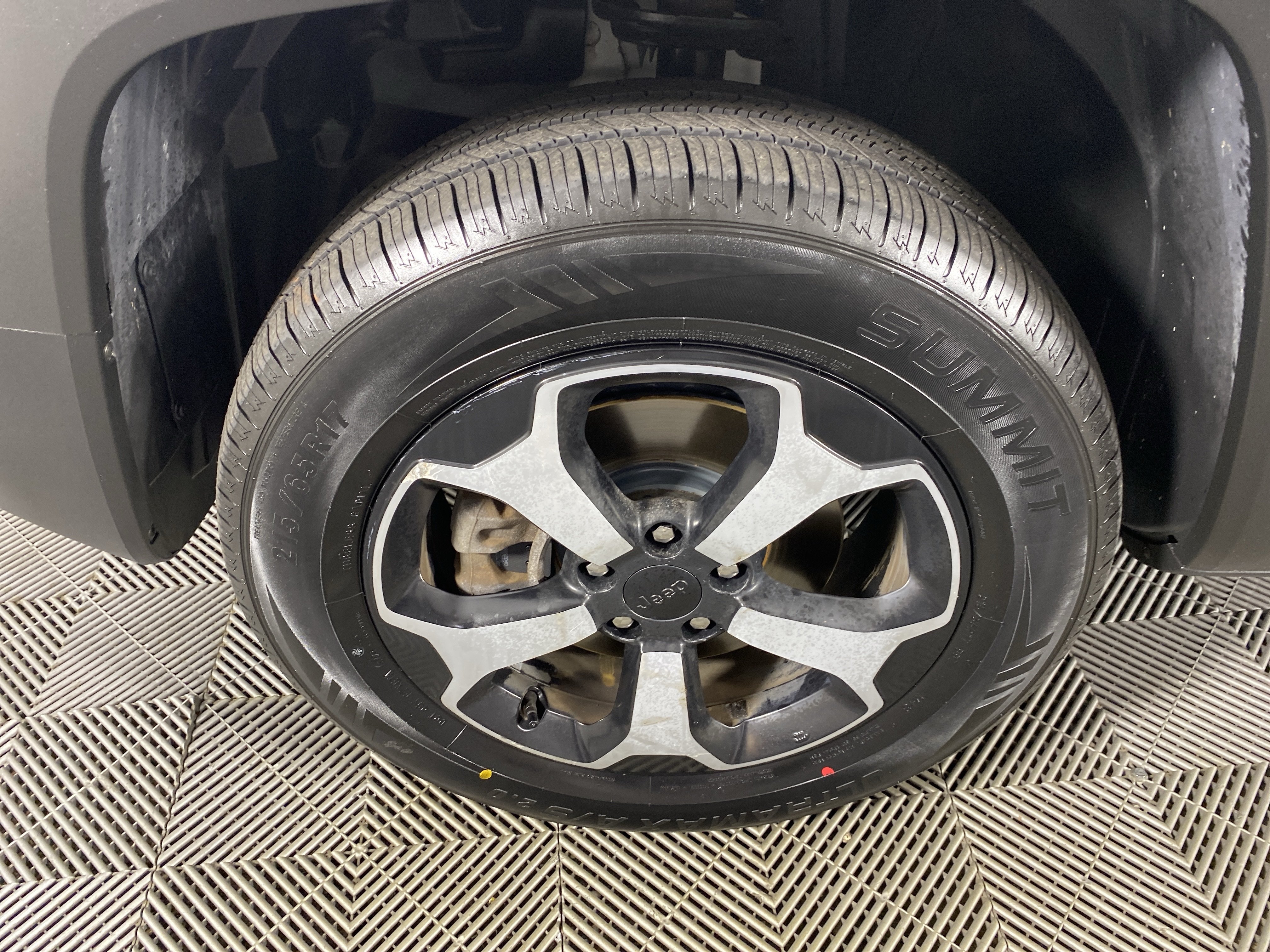 Used 2019 Jeep Renegade Trailhawk w/ UConnect 8.4 Nav Group AWD/4WD image 14