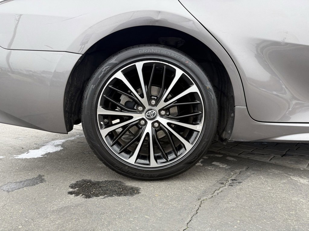 Used 2018 Toyota Camry SE image 11