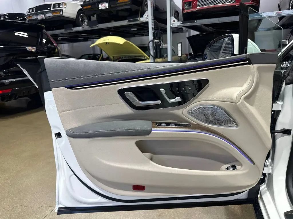 Used 2022 Mercedes-Benz EQS 450+ Sedan image 16