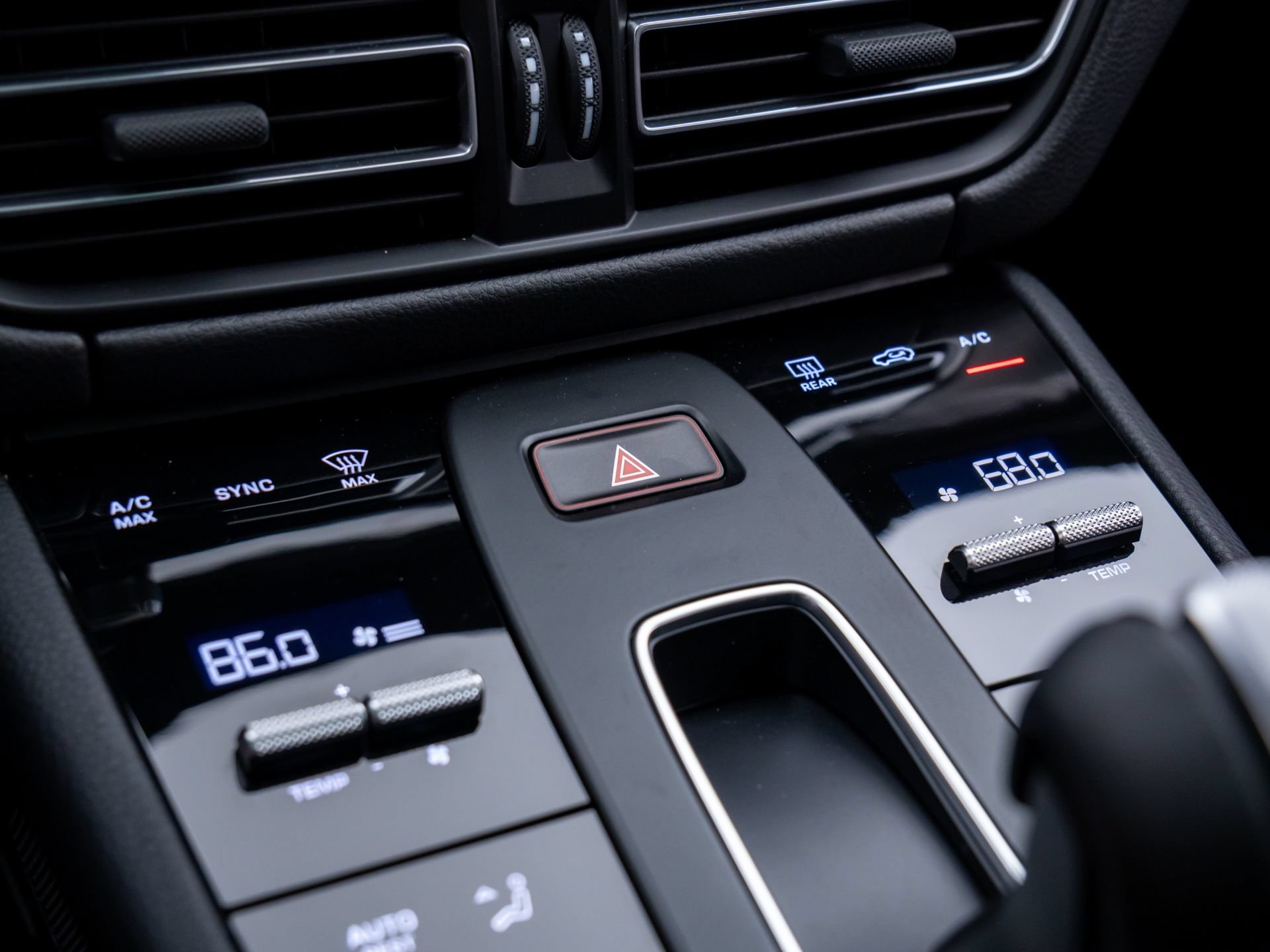 Certified 2026 Porsche Macan AWD/4WD image 26