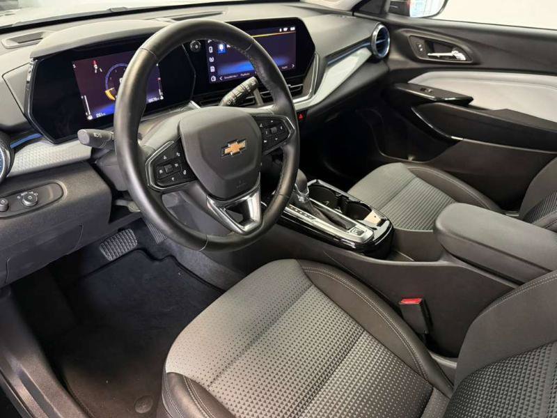 Used 2025 Chevrolet Trax LT w/ LT Convenience Package FWD image 16
