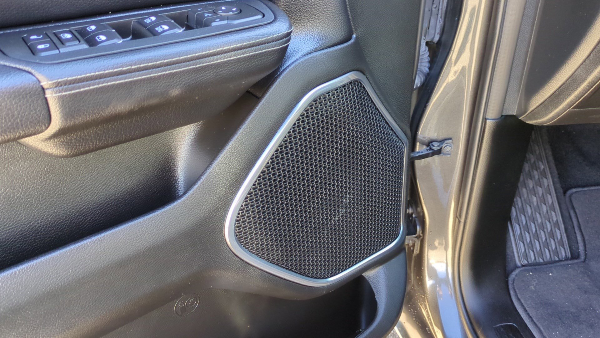 Used 2025 RAM 1500 Laramie w/ Sport Appearance Package image 14