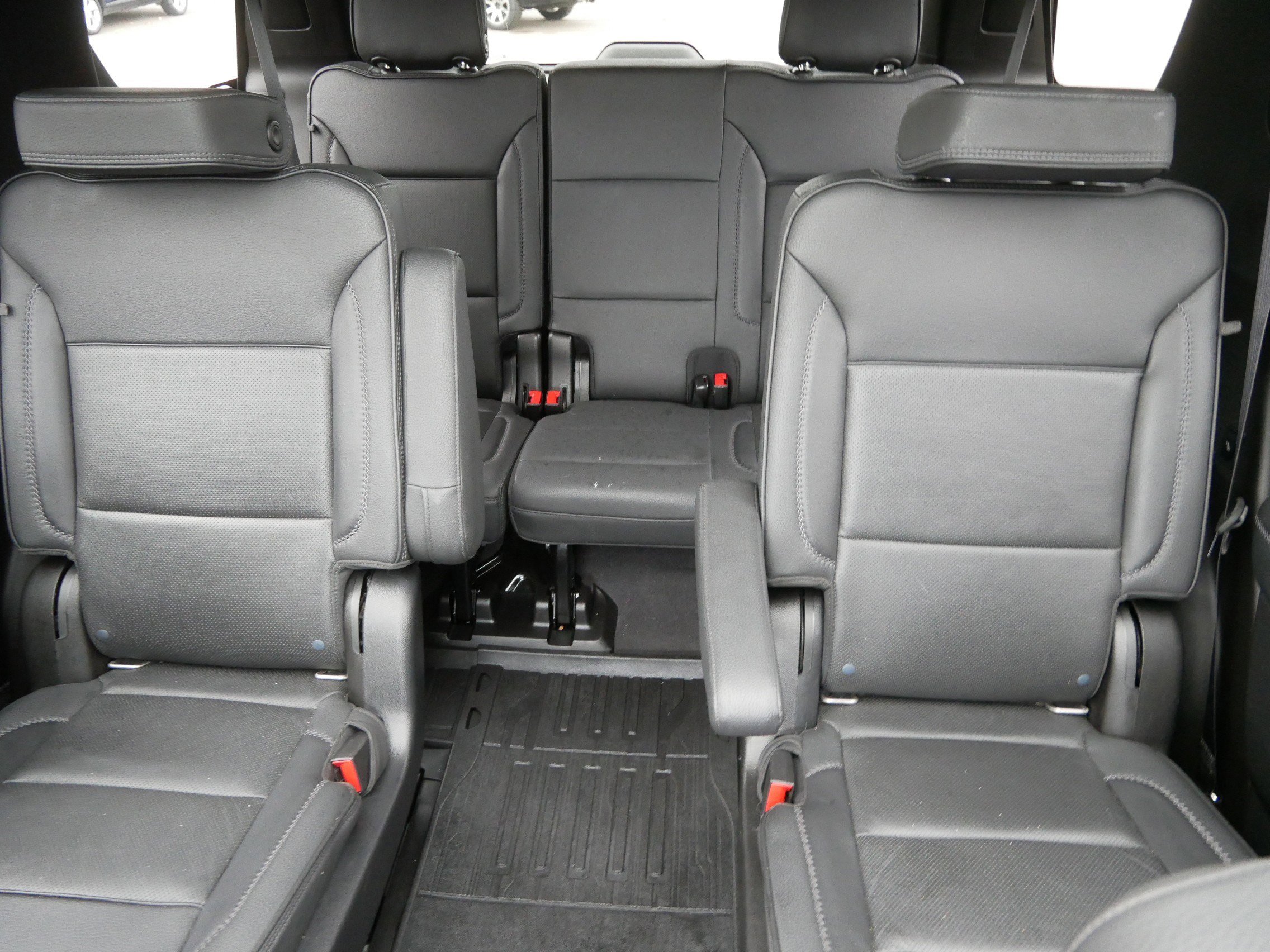 Used 2021 GMC Yukon Denali w/ Denali Premium Package image 13