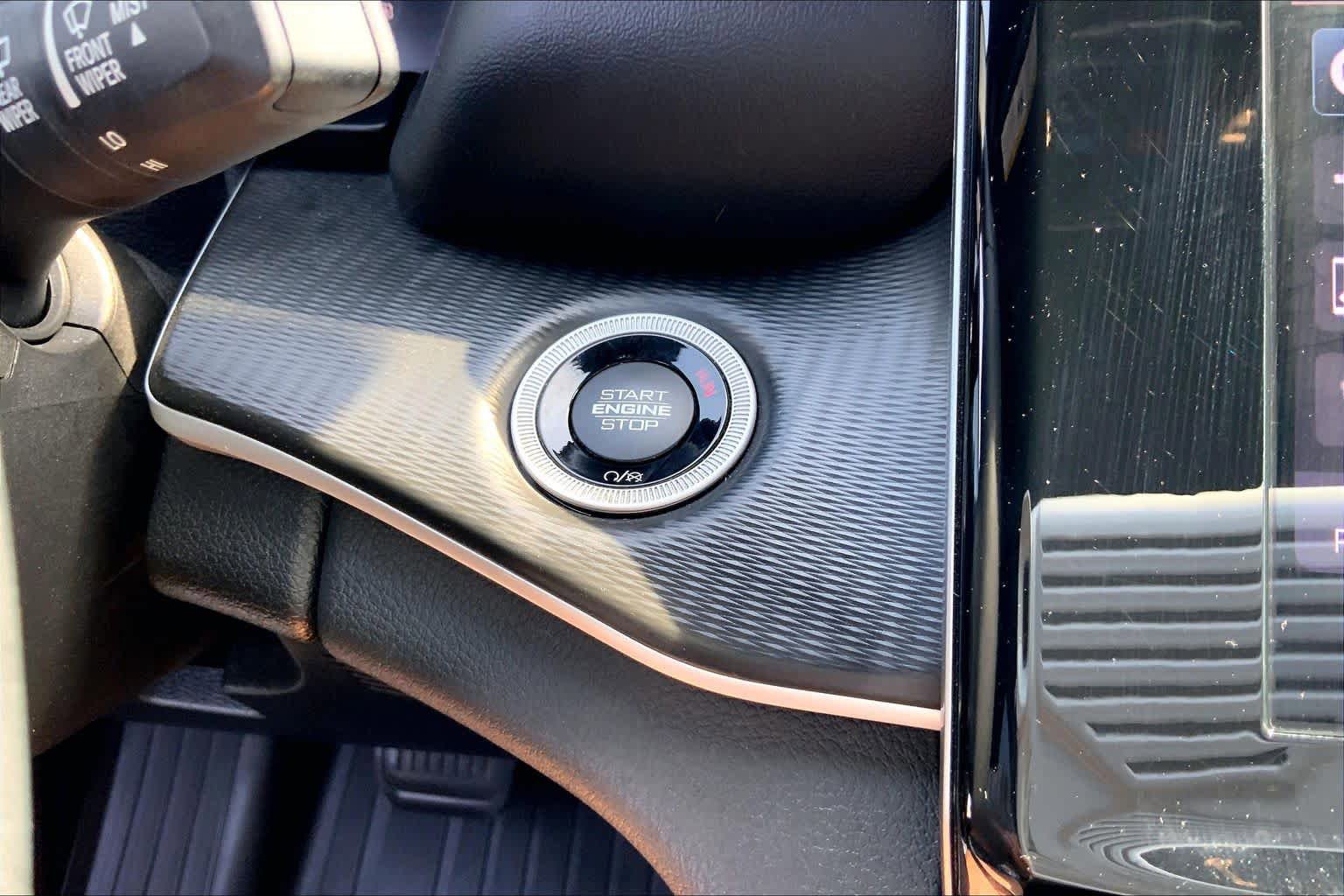 Used 2023 Jeep Grand Cherokee L Laredo image 35
