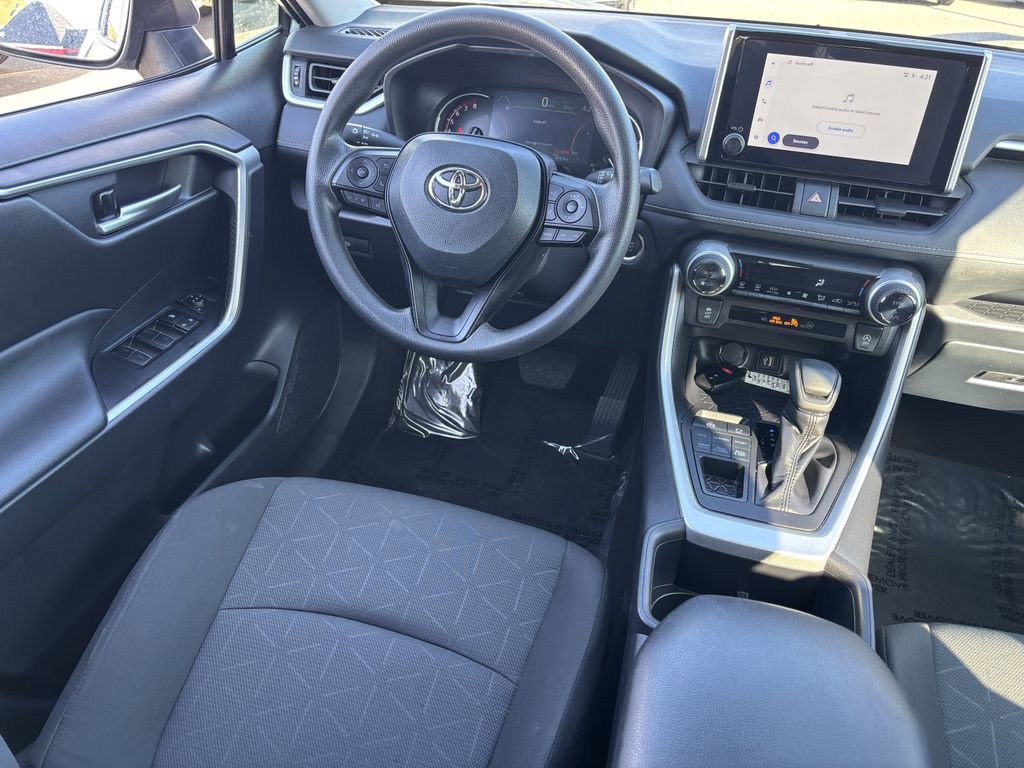 Used 2025 Toyota RAV4 XLE AWD/4WD image 18