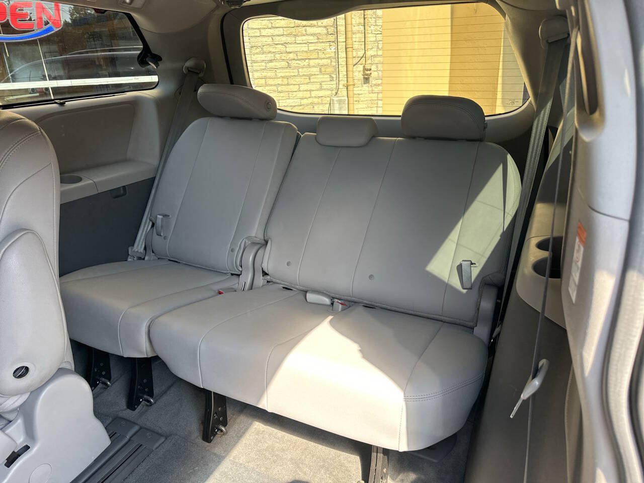 Used 2017 Toyota Sienna XLE w/ XLE Navigation Package FWD image 8