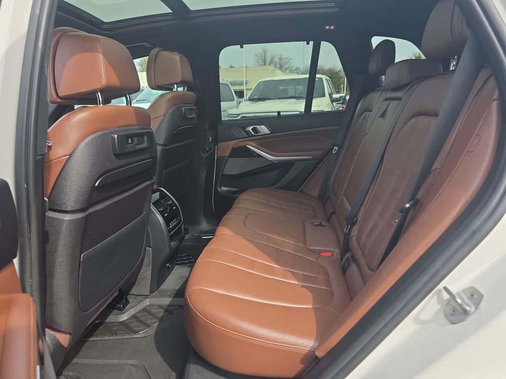 Used 2019 BMW X5 xDrive40i w/ Executive Package image 17