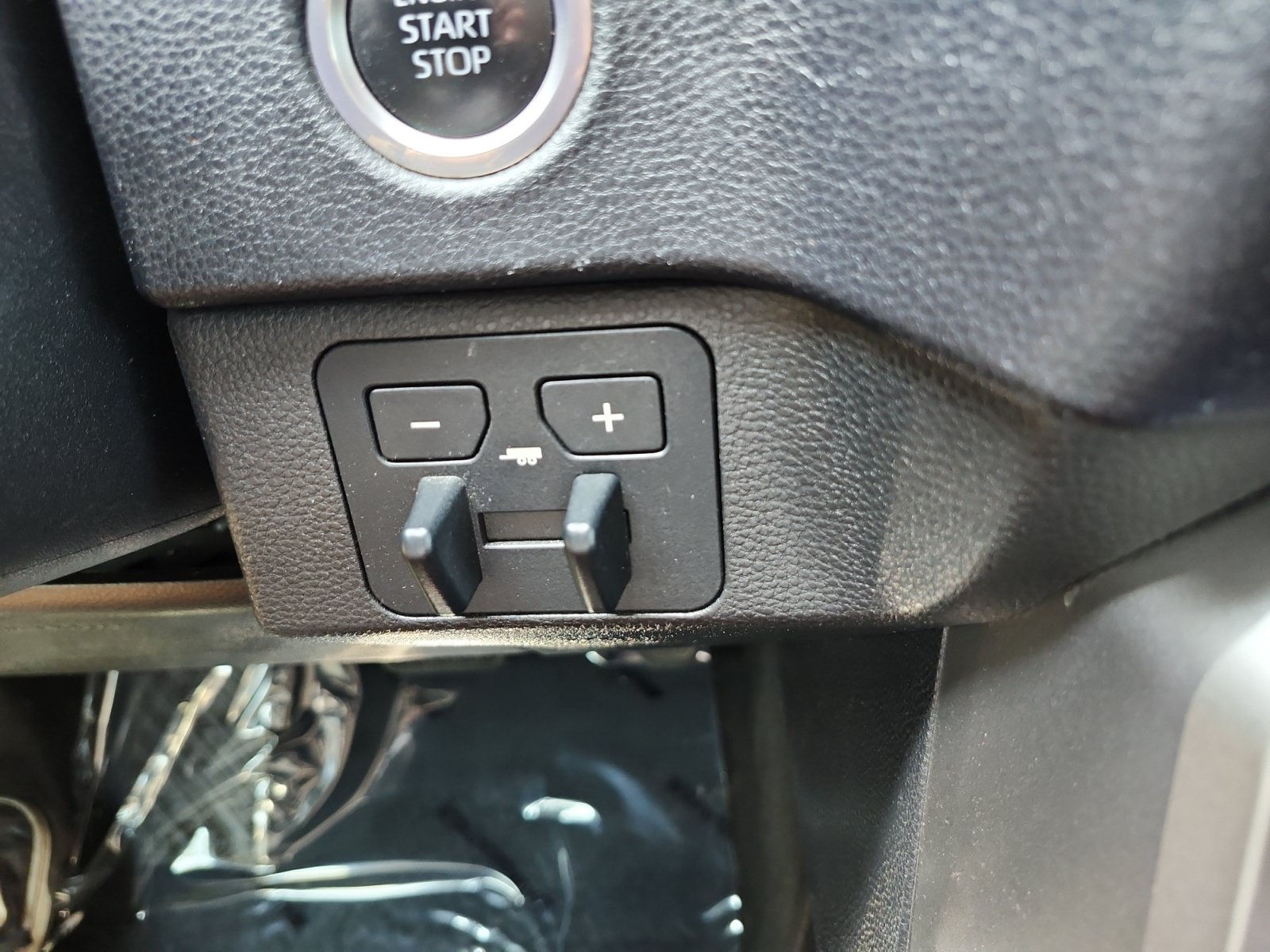 Used 2023 Toyota Tundra SR5 w/ SR5 Convenience Package AWD/4WD image 21
