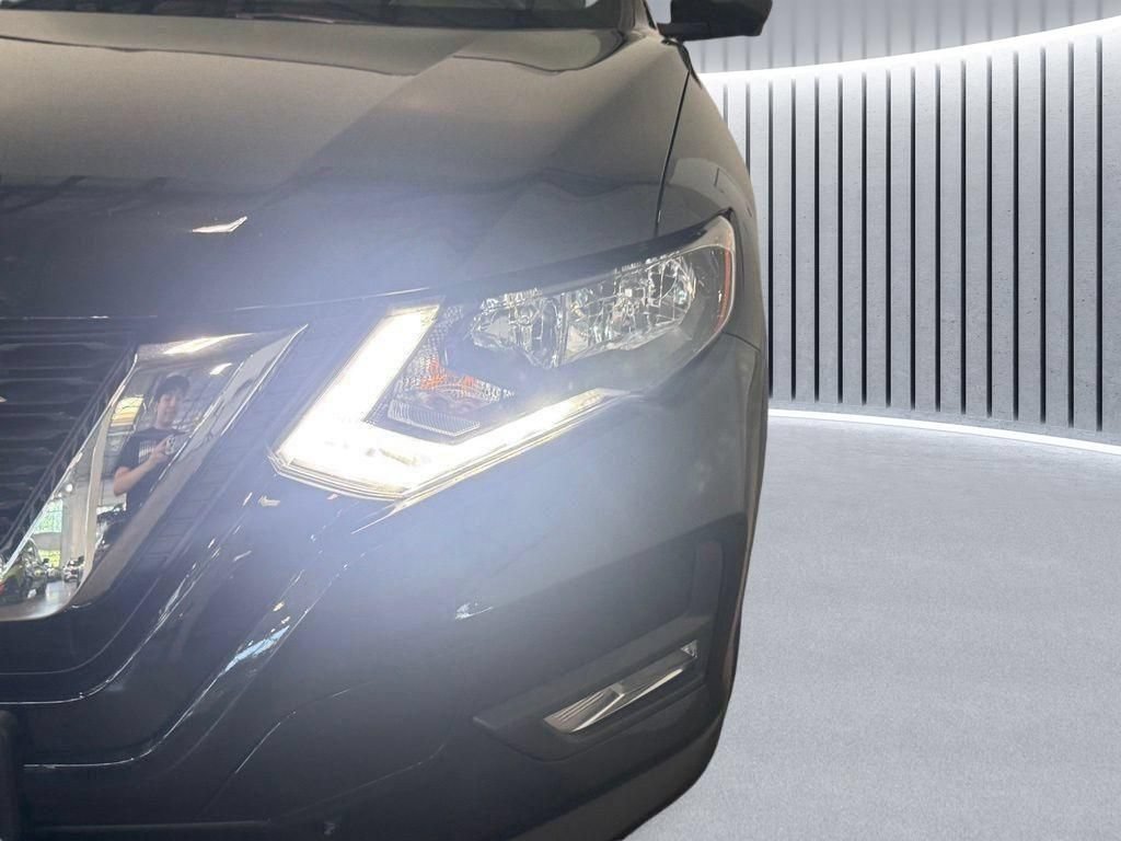 Used 2020 Nissan Rogue SV w/ Sun & Sound Touring Package AWD/4WD image 16