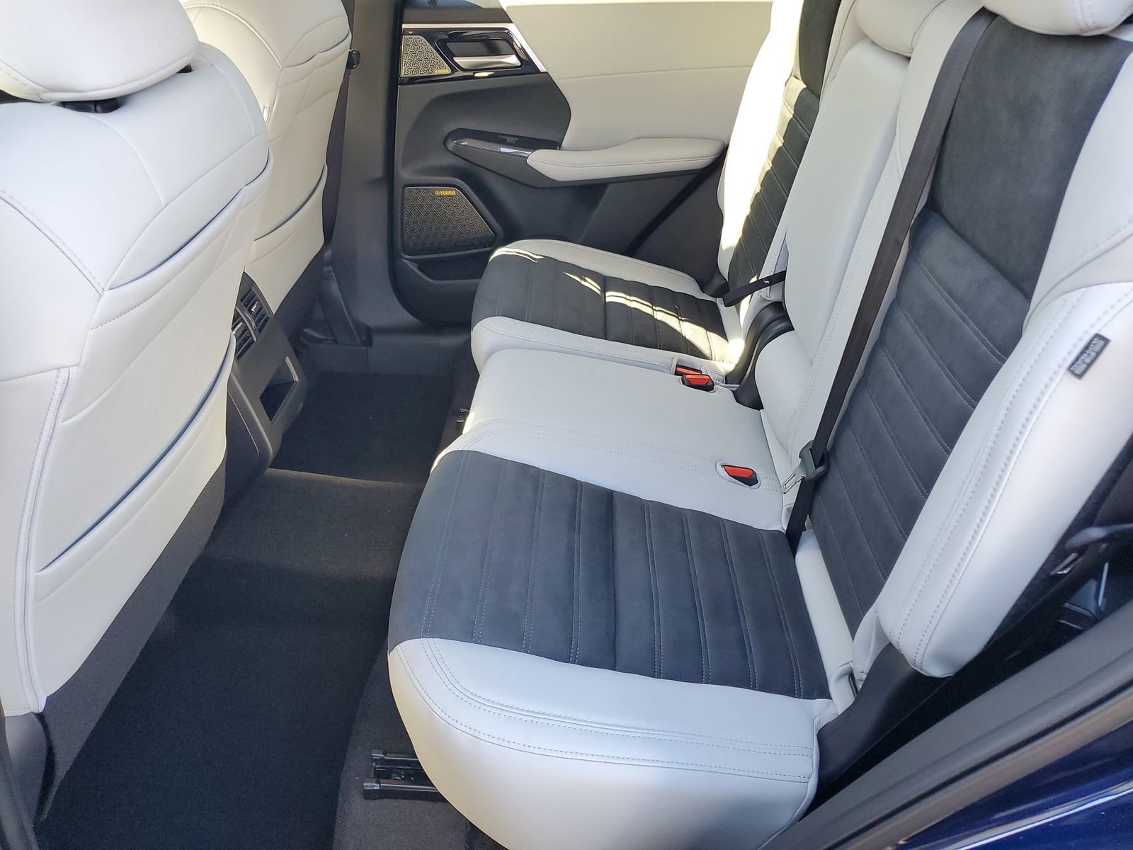 New 2025 Mitsubishi Outlander SE image 21