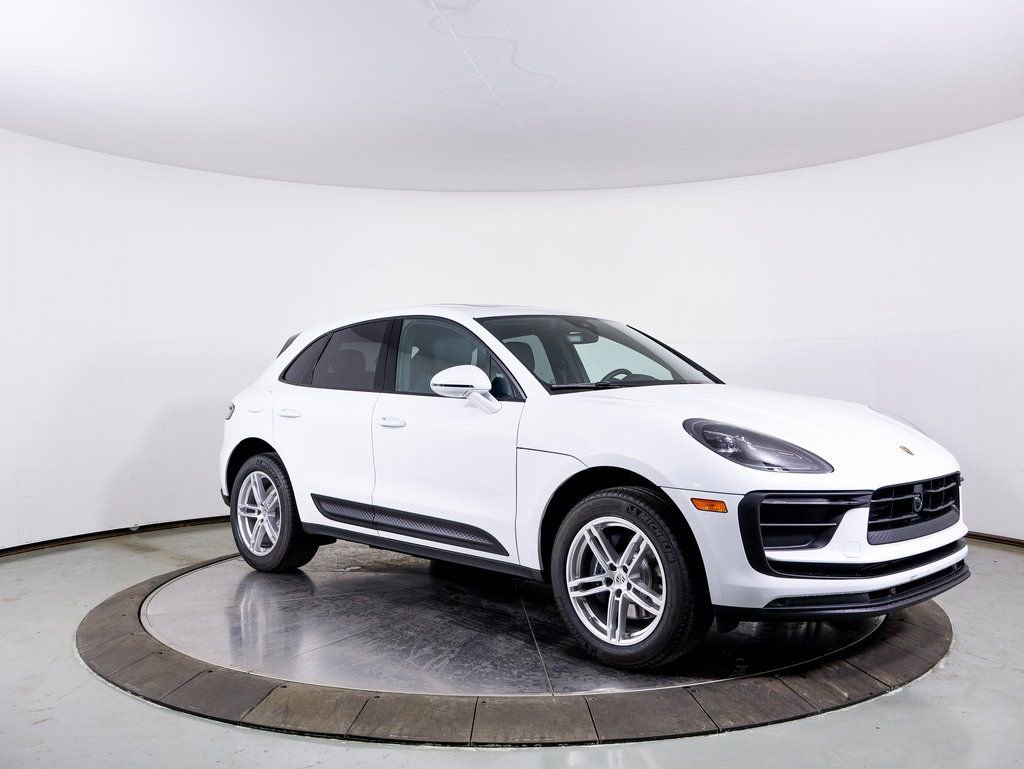 Certified 2025 Porsche Macan image 27