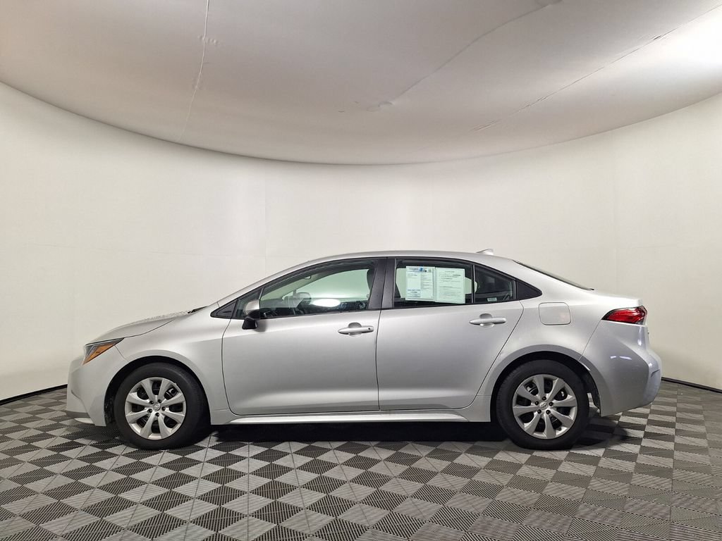 Used 2025 Toyota Corolla LE FWD image 8