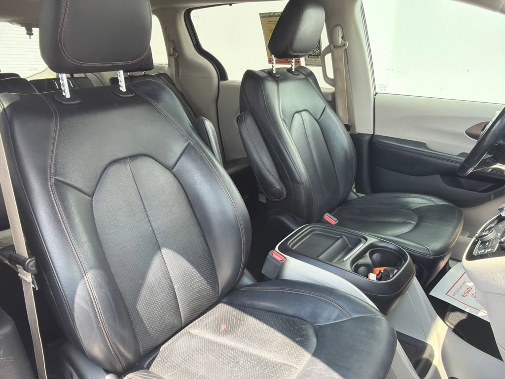 Used 2019 Chrysler Pacifica Touring-L FWD image 5