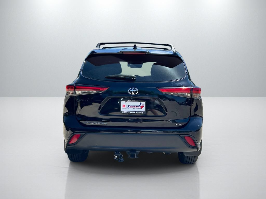 Used 2023 Toyota Highlander XLE FWD image 6