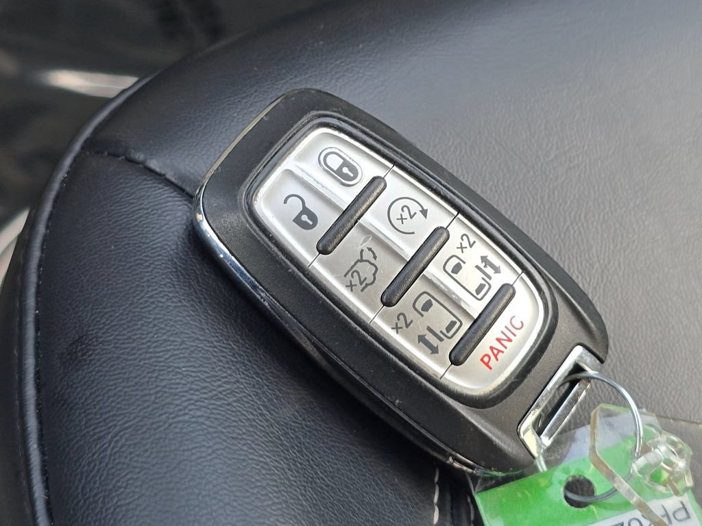 Used 2023 Chrysler Pacifica Touring-L FWD image 19