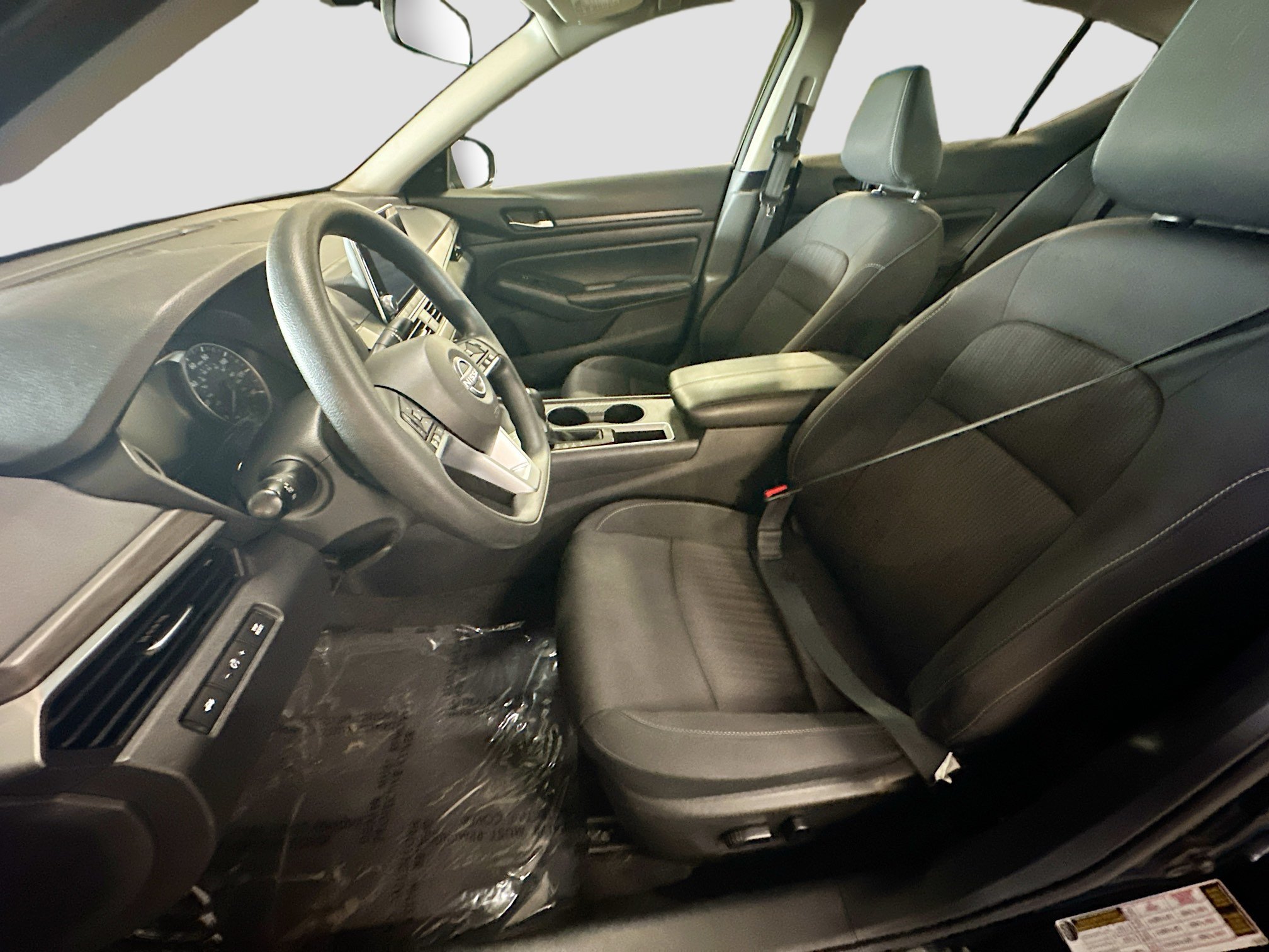 Used 2025 Nissan Altima 2.5 SV FWD image 13