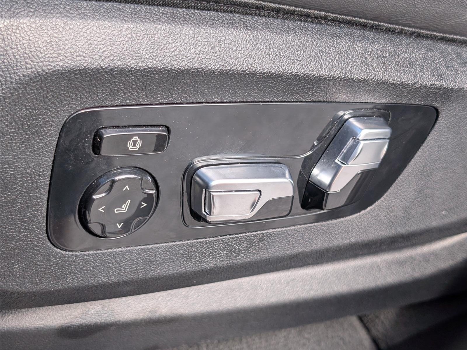 Used 2025 BMW X5 xDrive50e AWD/4WD image 23