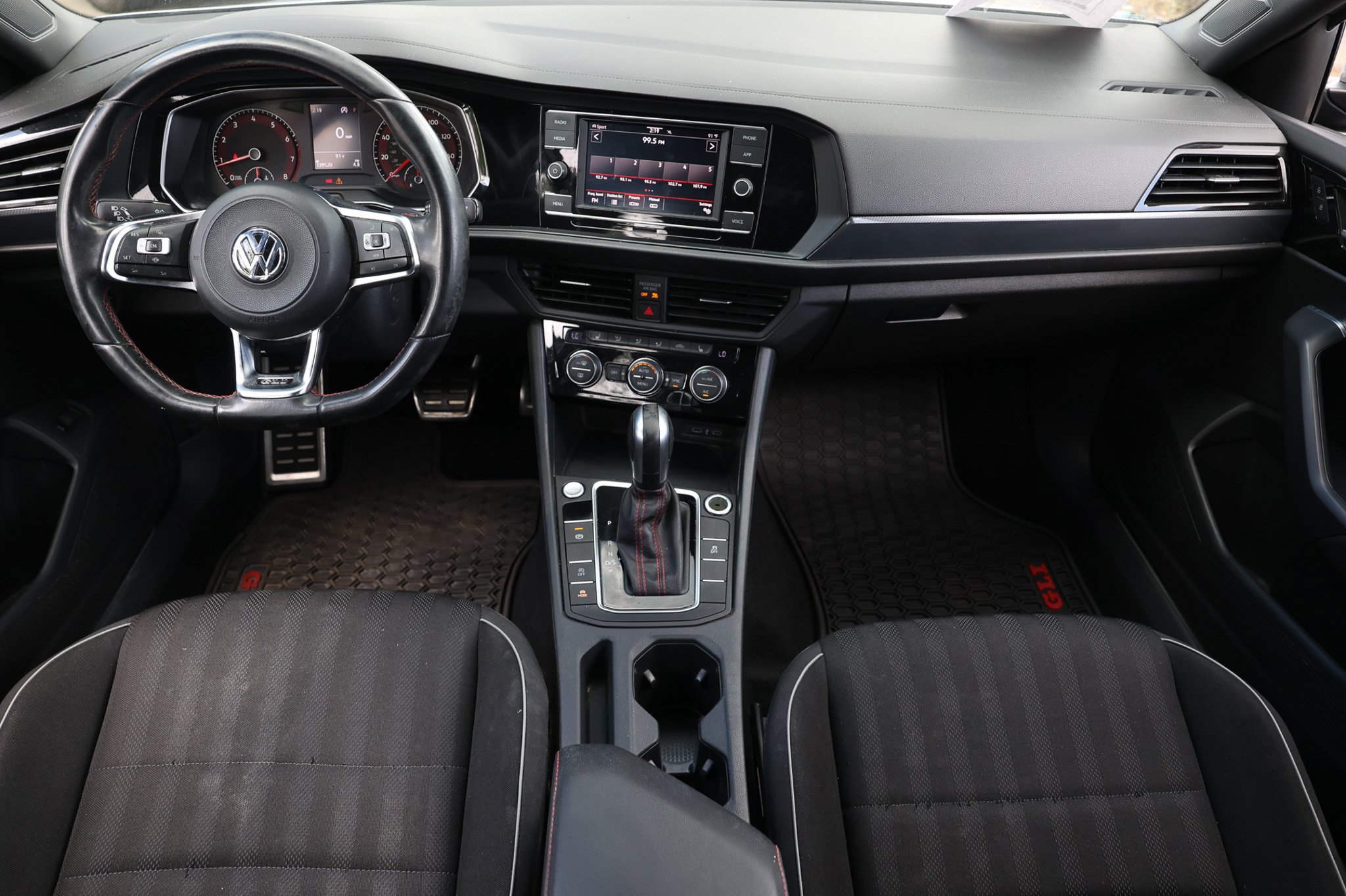 Used 2020 Volkswagen Jetta GLI FWD image 2